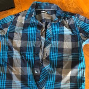 Short sleeve dress shirt